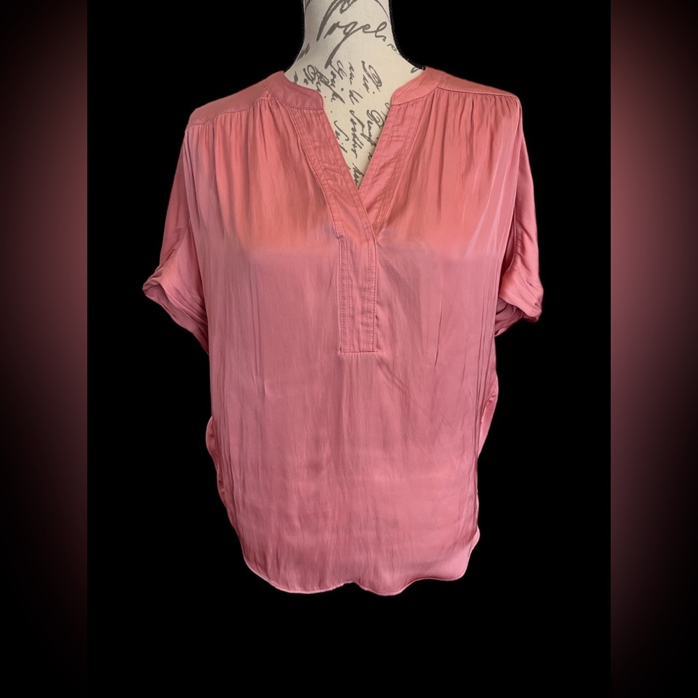 Joan Vass Silky Split Neckline Dusty Pink Short sleeves Blouse Medium EUC
